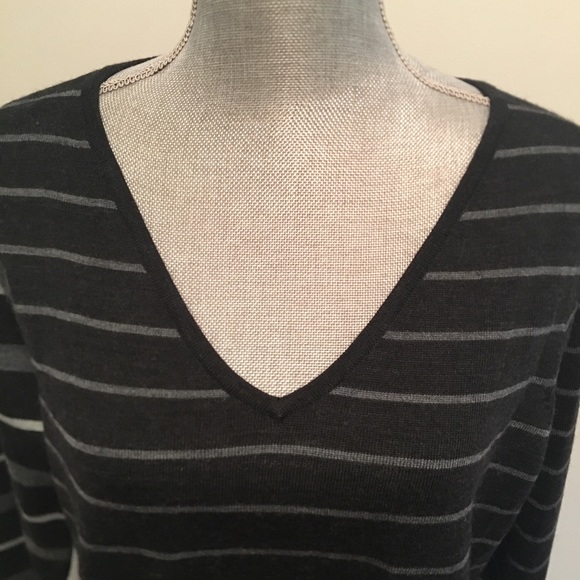 Smartwool Black and Gray V-Neck Sweater - Picture 2 of 7